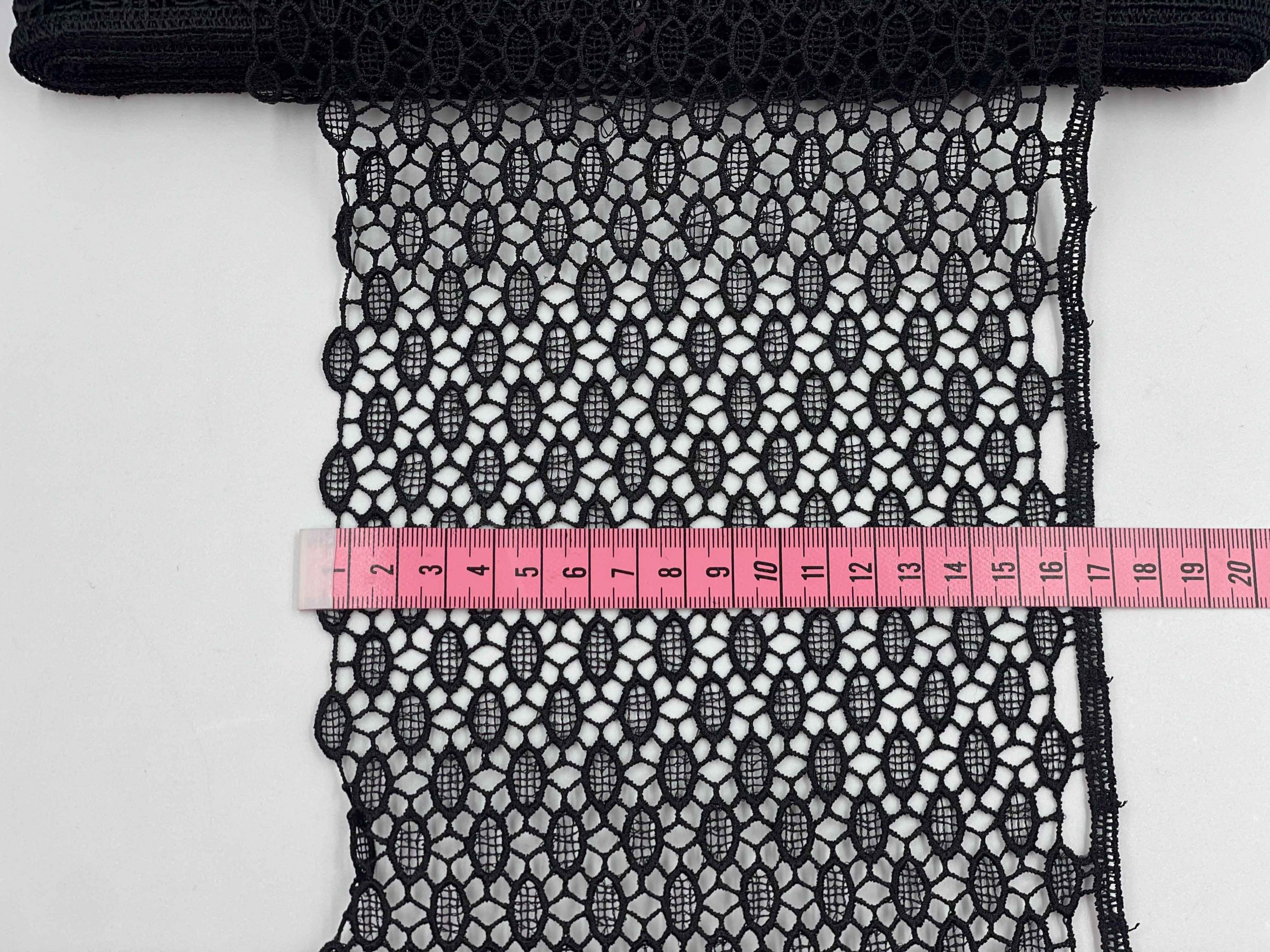 Dantela-matase_-16-scaled-1.jpg Broderie Neagră, model din fir de mătase, lățime 18cm - imagine 1